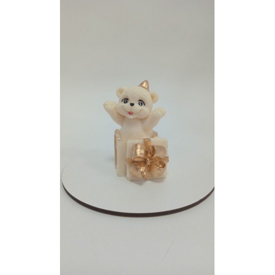 Фигурка из шоколадной глазури "Мишка в подарочной коробке"