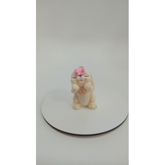 Фігурка із шоколадної глазурі "Зайченя з рожевим метеликом"